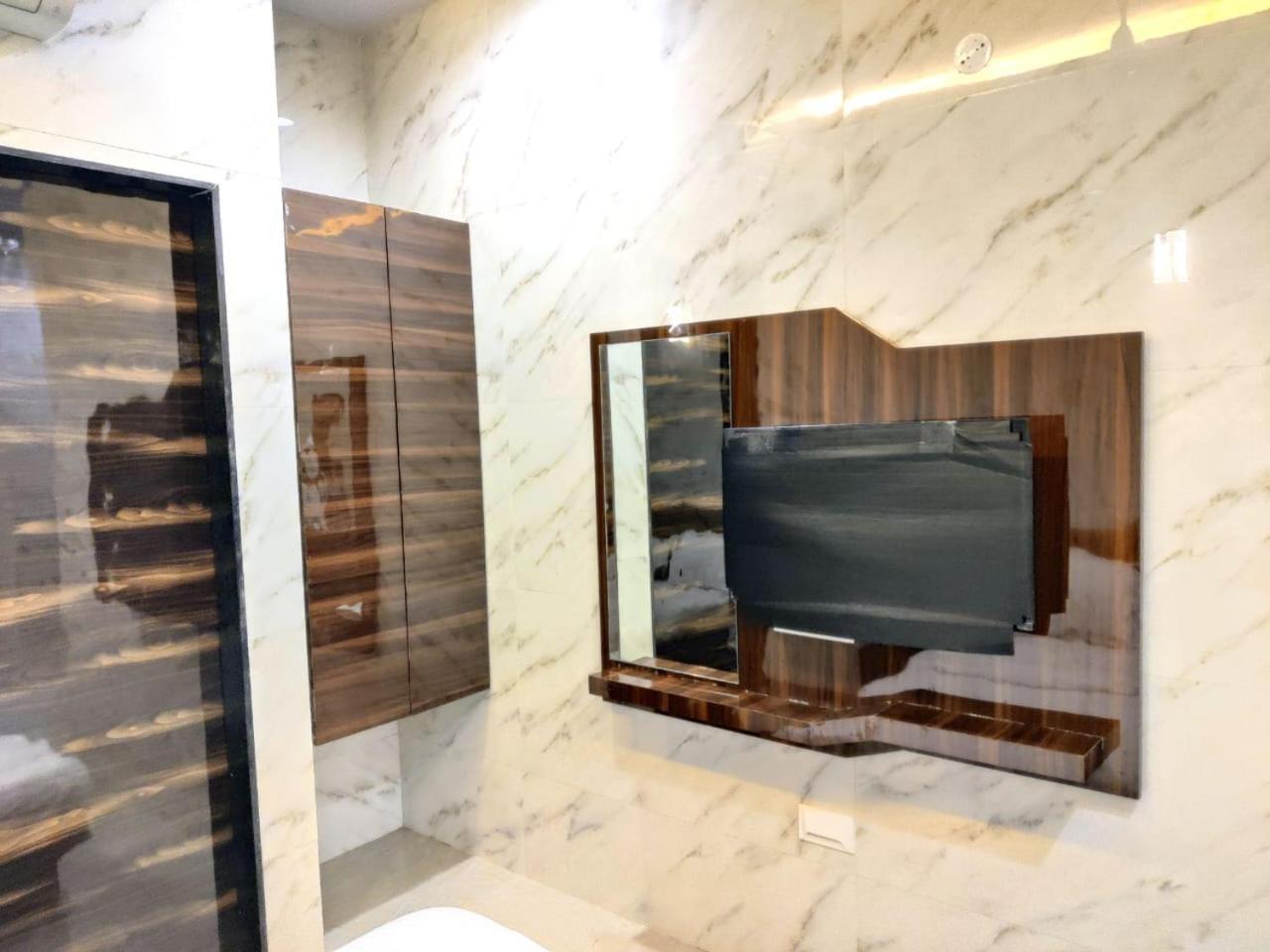 Hotel Comfy Inn ムンバイ エクステリア 写真