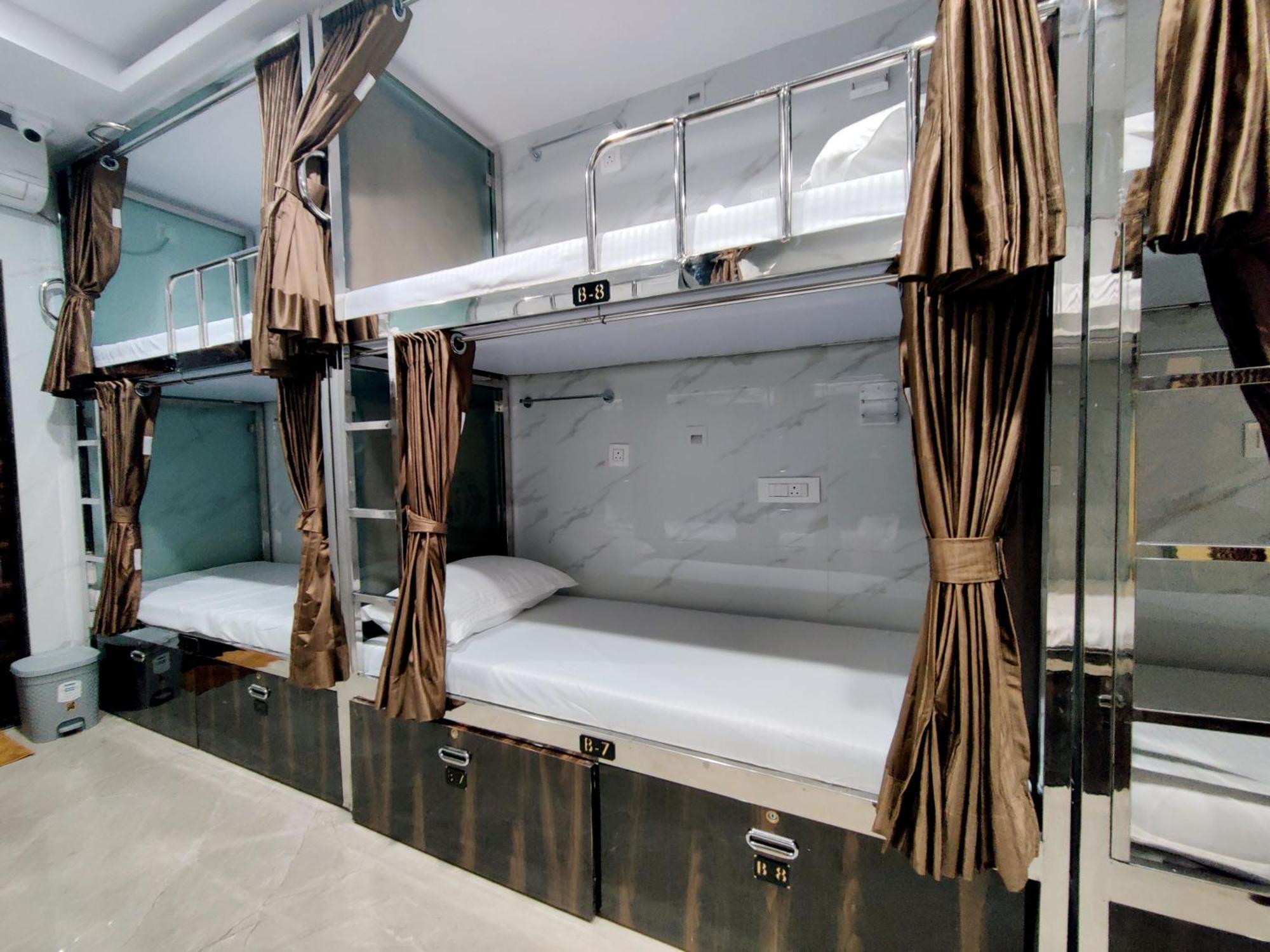 Hotel Comfy Inn ムンバイ エクステリア 写真