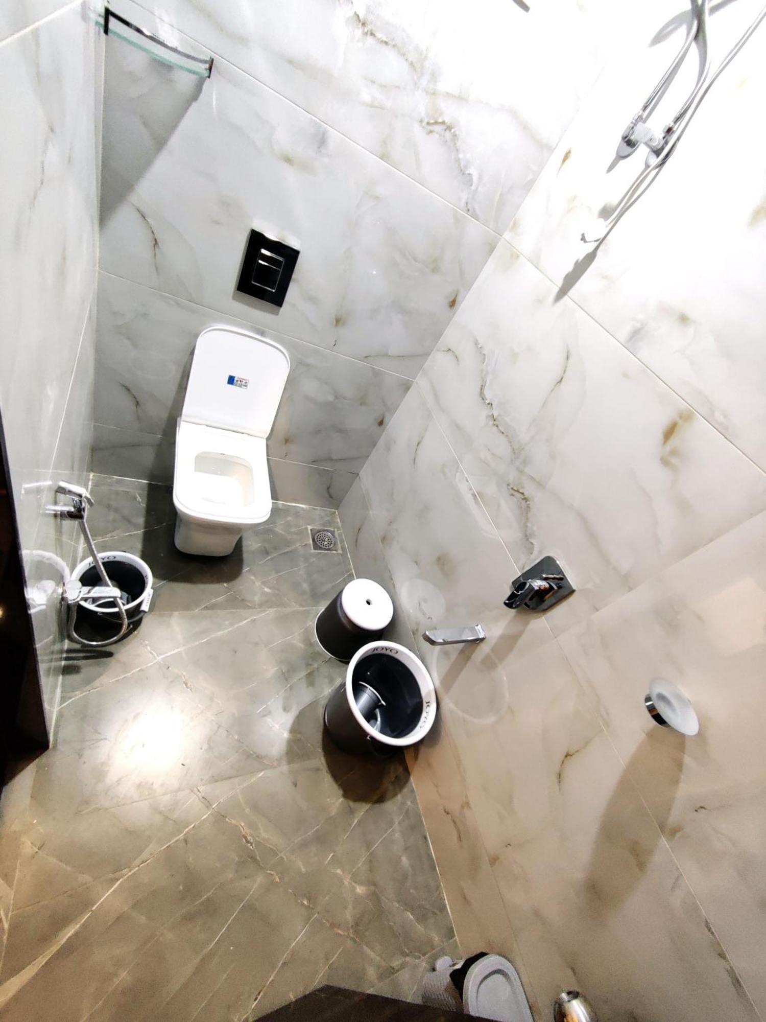 Hotel Comfy Inn ムンバイ エクステリア 写真